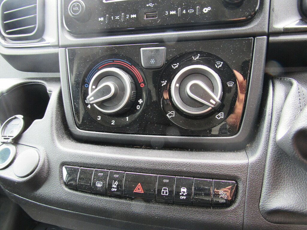 Peugeot Boxer 2.2 Bluehdi 335 Professional Panel Van White #11