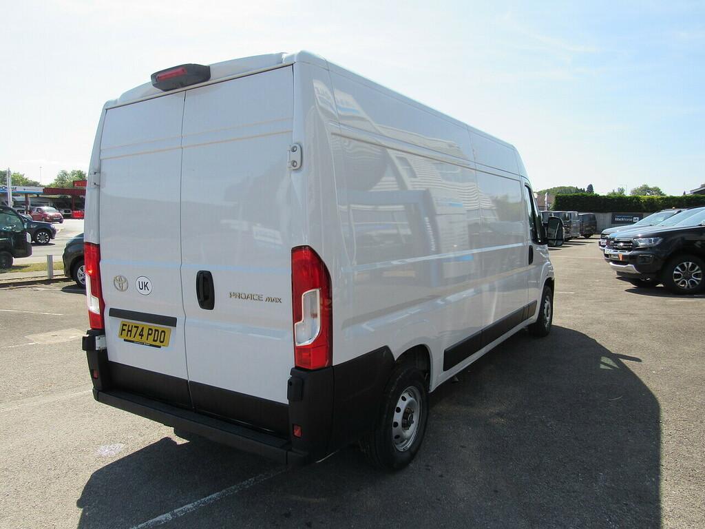 Toyota PROACE 2.2 Bluehdi 35 Icon Long Panel Van Manu White #6
