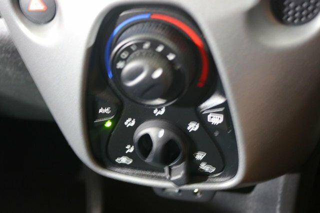 Toyota Aygo 1.0 Vvt-i X-trend 5-Dr White #37