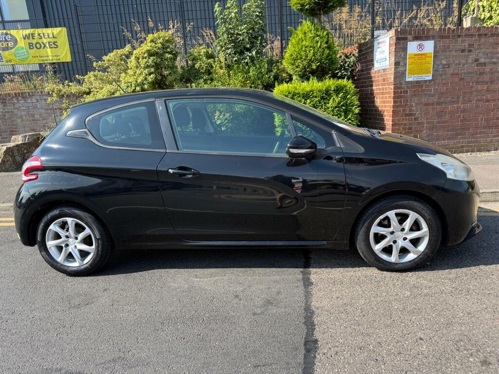 Peugeot 208 1.2 Vti Active Euro 5 Black #4
