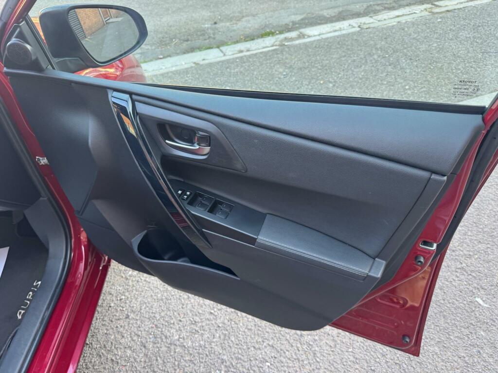 Toyota Auris 1.8 Hybrid Design Tss Cvt Nav  #22