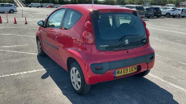 Peugeot 107 Urban Red #3