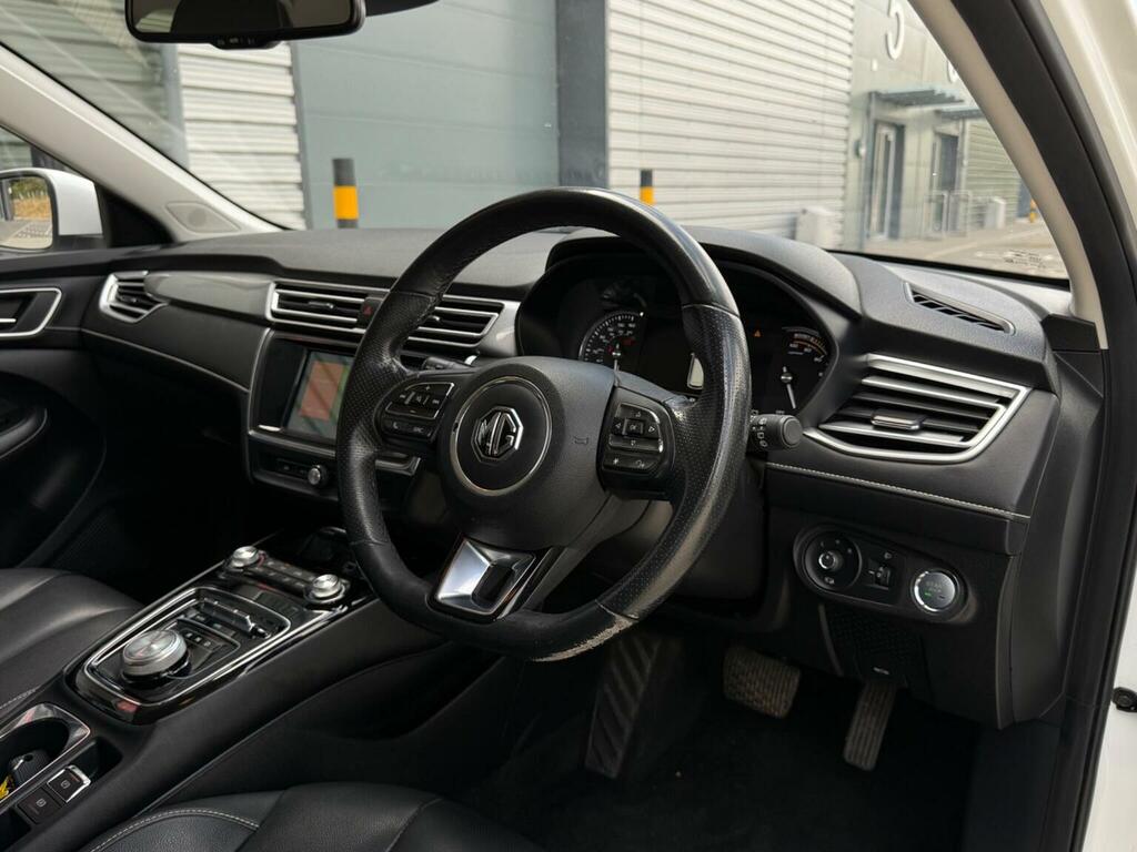 MG MG5 Estate 61.1Kwh Exclusive Long Range 2022 White #2