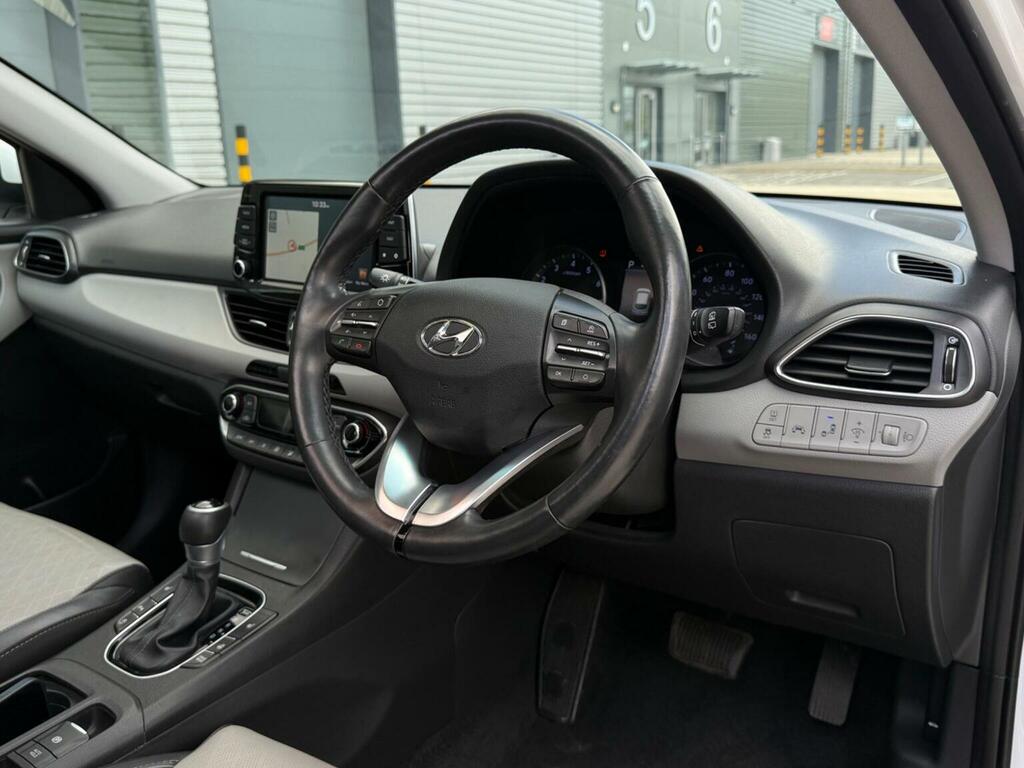 Hyundai I30 Hatchback 1.4 T-gdi Blue Drive Premium Se Dct Euro White #2