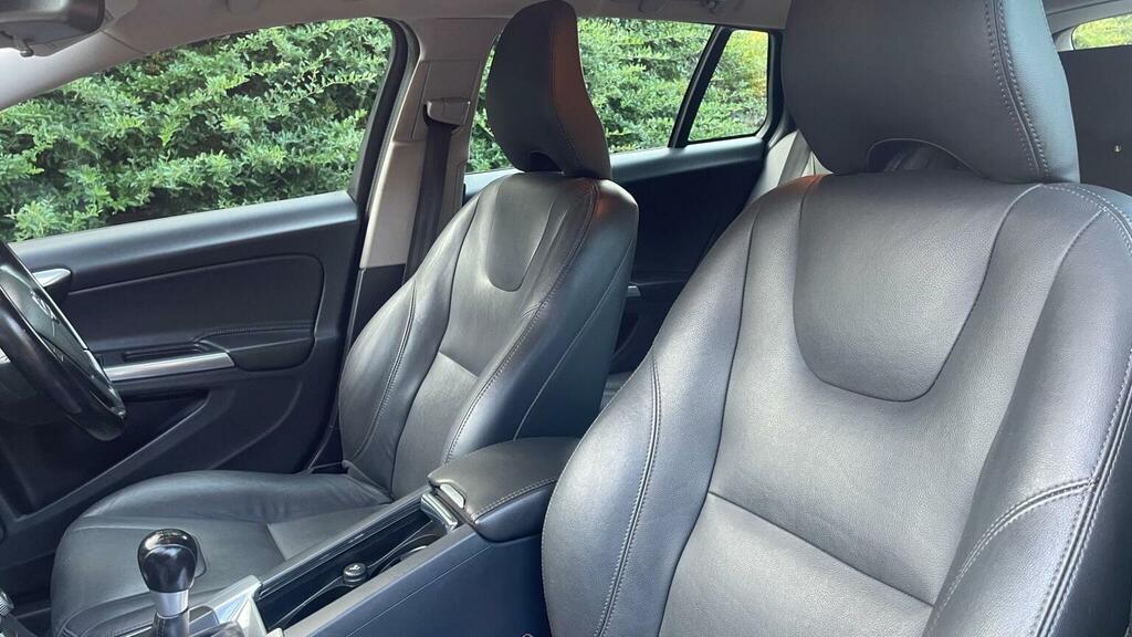 Volvo V60 2.0 D4 R-design Lux Nav Estate E Blue #19