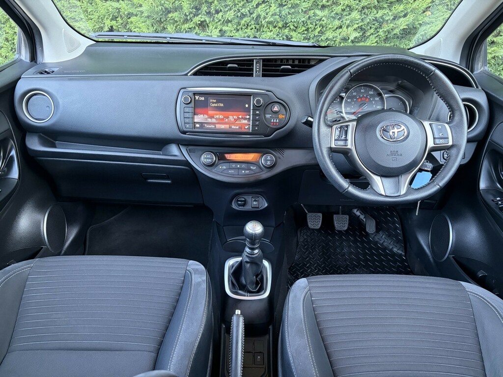 Toyota Yaris 1.3 Dual Vvt-i Excel Brown #2