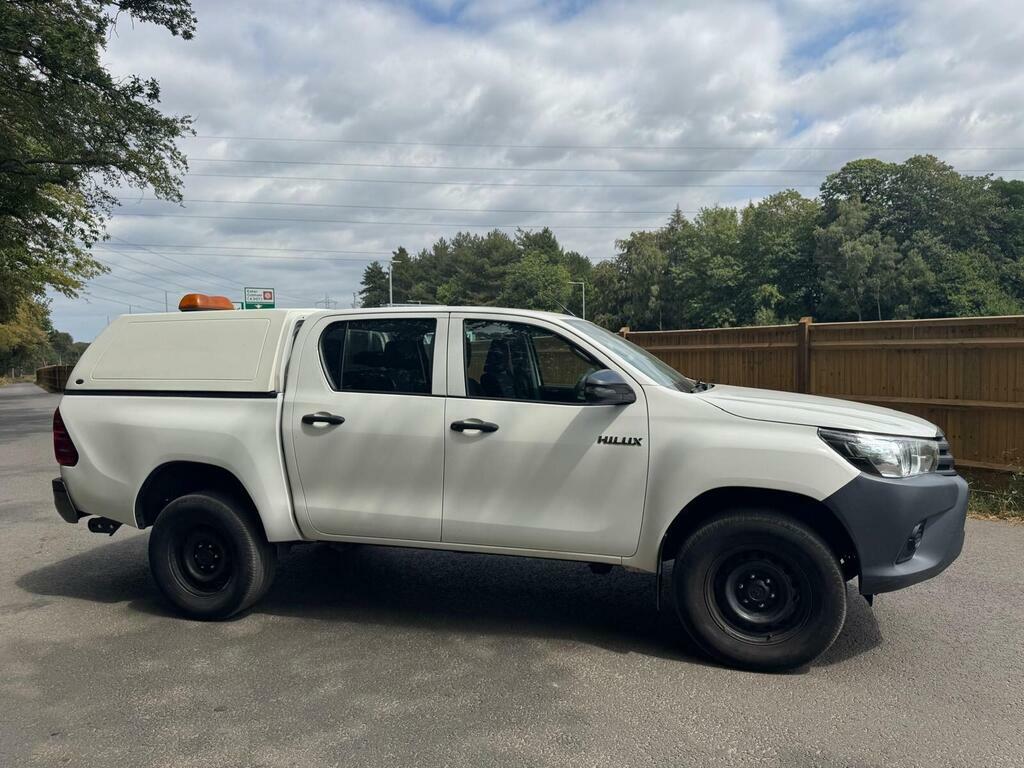 Toyota HILUX 2.4 D-4d Active Pickup Extended Cab White #4