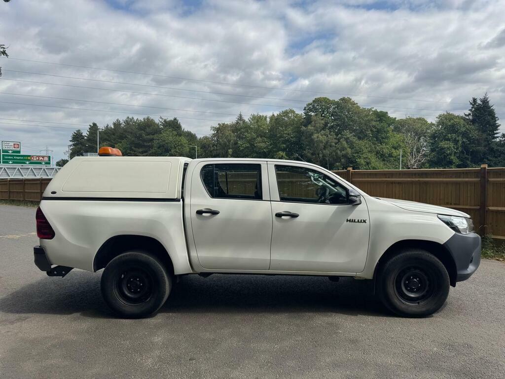 Toyota HILUX 2.4 D-4d Active Pickup Extended Cab White #5