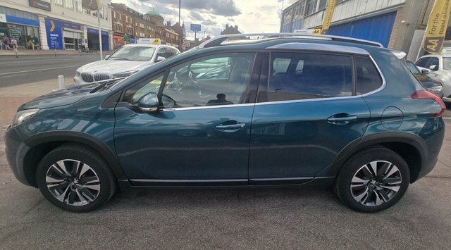 Peugeot 2008 1.2 Puretech Allure Suv Etg E CU66YGL Green #4