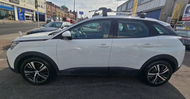 Peugeot 3008 1.2 Puretech Active Suv Eat Euro 6 Ss PX18YFE White #4