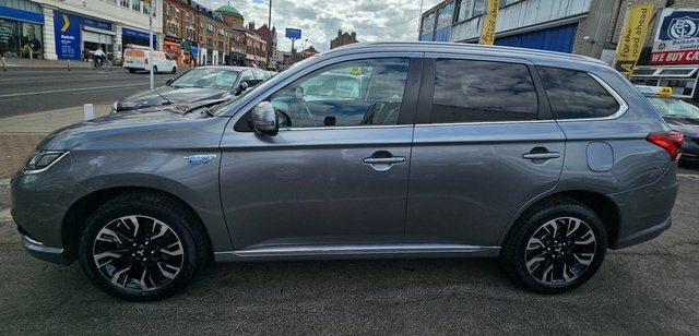 Mitsubishi Outlander 2.0H 12Kwh 4H Suv Plug-in Hyb DP66HSJ Grey #4