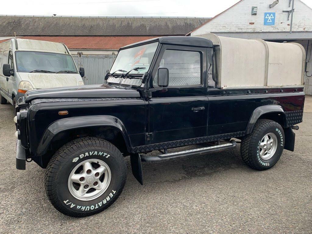Land Rover Defender 110 Pickup 2001 Black #4