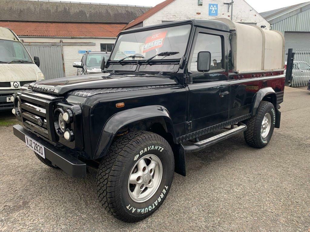 Land Rover Defender 110 Pickup 2001 Black #3