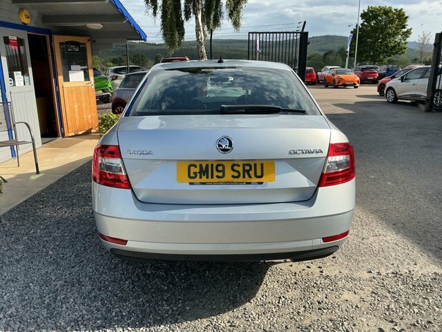 Skoda Octavia 2019 1.0 Tsi Gpf Se Technology Hatchback Petro Silver #4