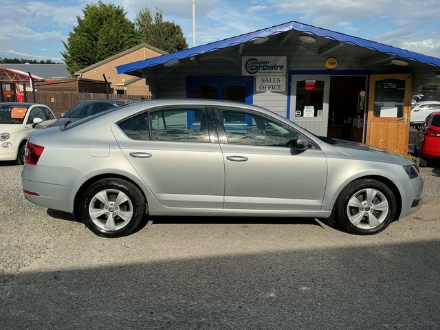 Skoda Octavia 2019 1.0 Tsi Gpf Se Technology Hatchback Petro Silver #3