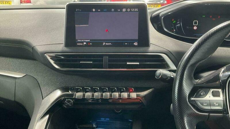 Peugeot 3008 1.2 Puretech Gt Line White #3