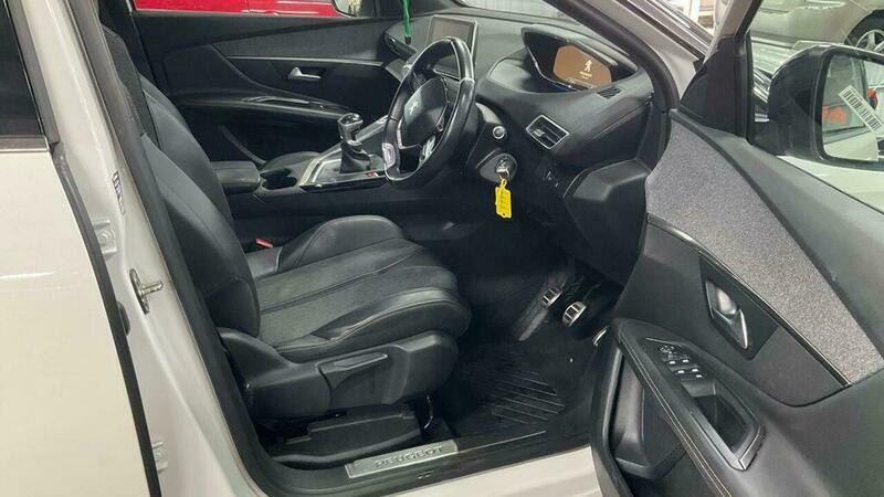 Peugeot 3008 1.2 Puretech Gt Line White #4