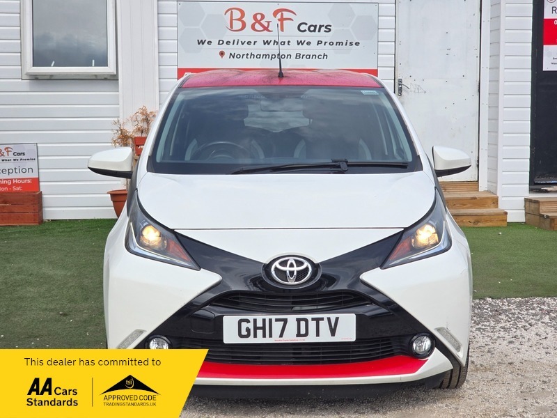 Toyota Aygo 1.0 Vvt-i X-press X-shift White #2