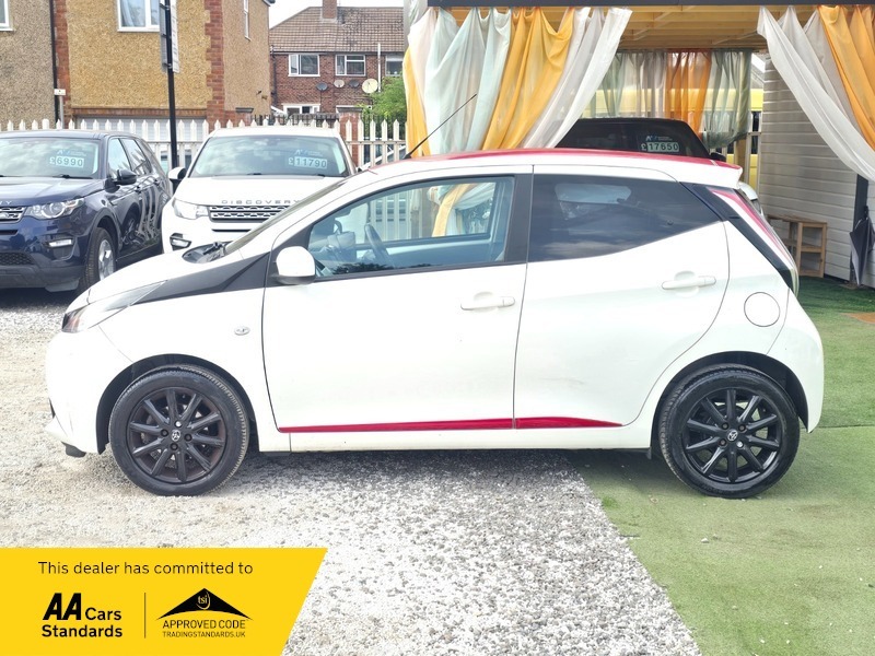 Toyota Aygo 1.0 Vvt-i X-press X-shift White #5