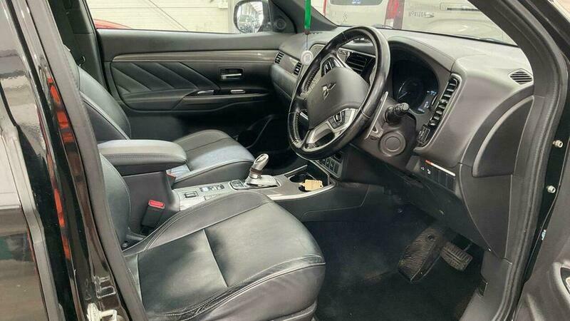 Mitsubishi Outlander 2.4H Twinmotor 13.8Kwh 4H Black #4