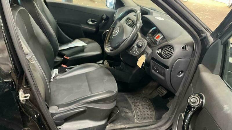 Renault Clio 1.6 Vvt Gt Line Black #4