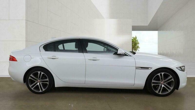 Jaguar XE 2.0 I4 200Ps R-sport Red #9