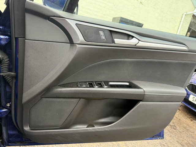 Ford Mondeo 2.0 Tdci Titanium Hatchback Euro Blue #25