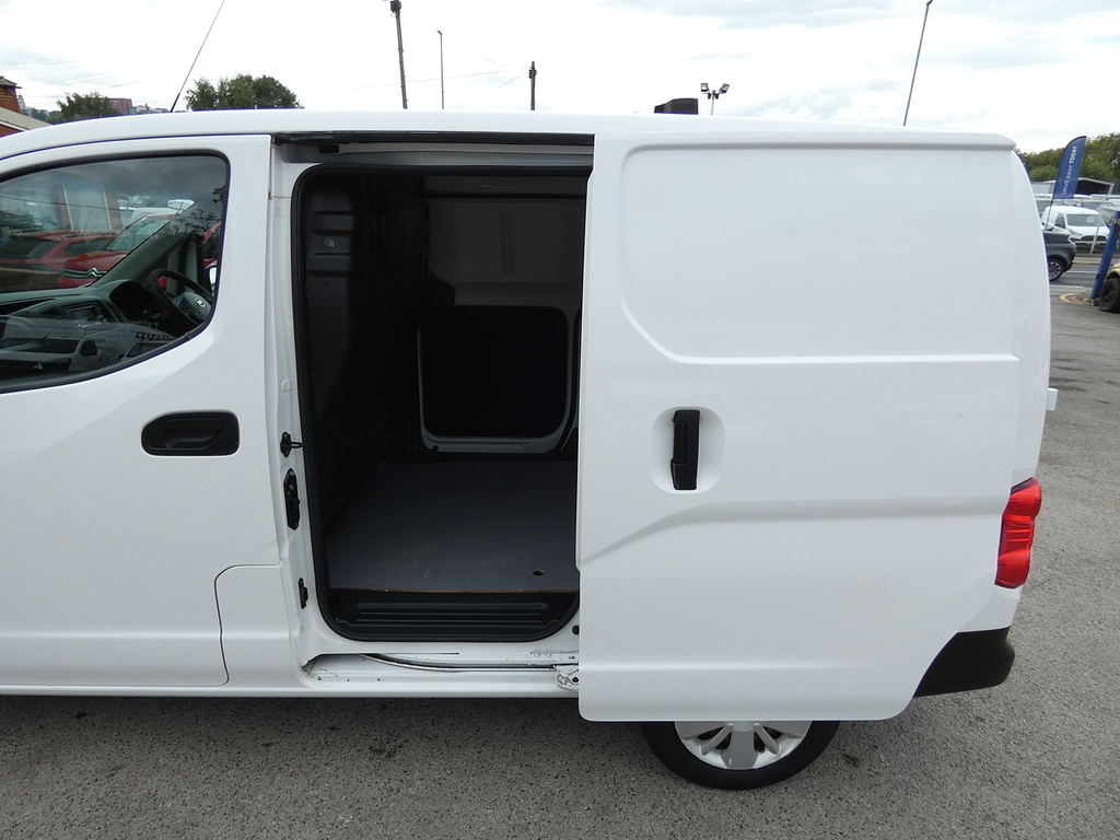 Nissan NV200 1.5 Dci Acenta Van Red #22