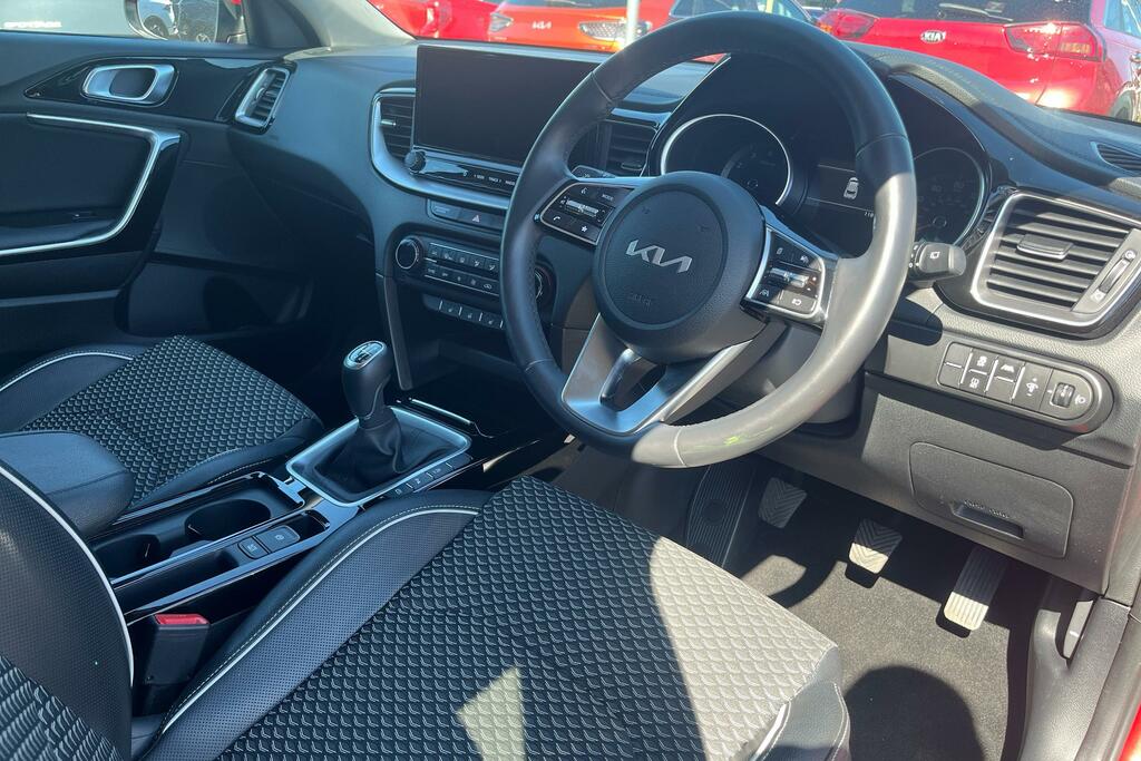 Kia Xceed 1.5 T-gdi 3 Suv Euro 6 Ss 15 BF73APY Red #6