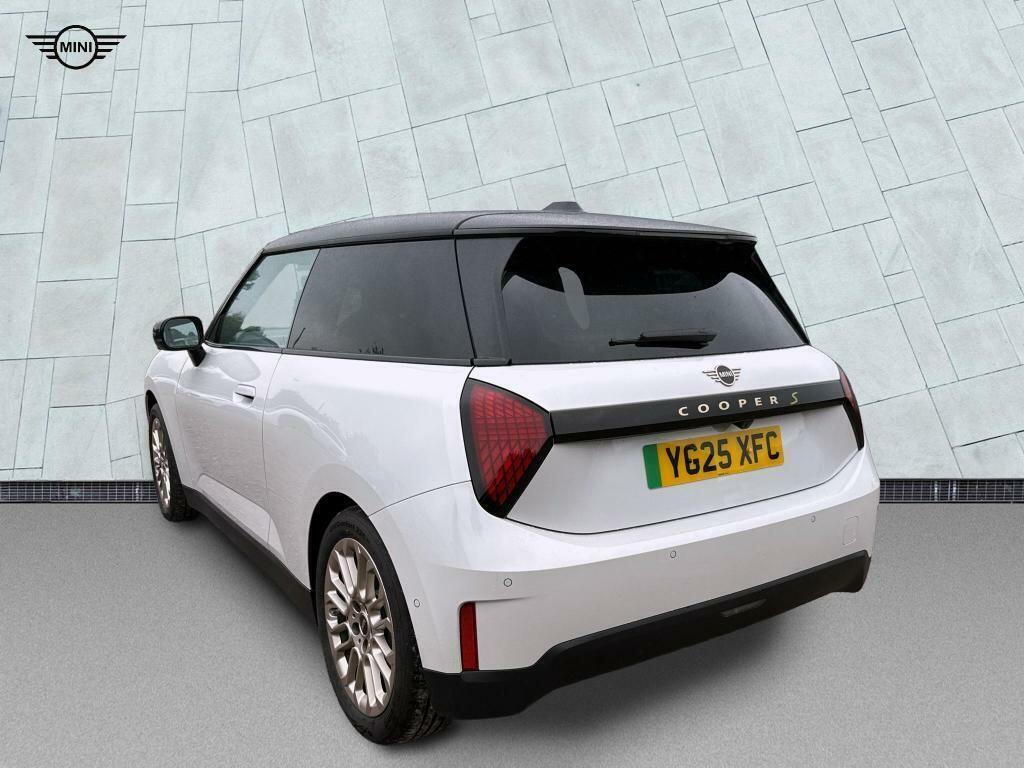 Mini Hatch Se 54.2Kwh Exclusive Hatchback White #3