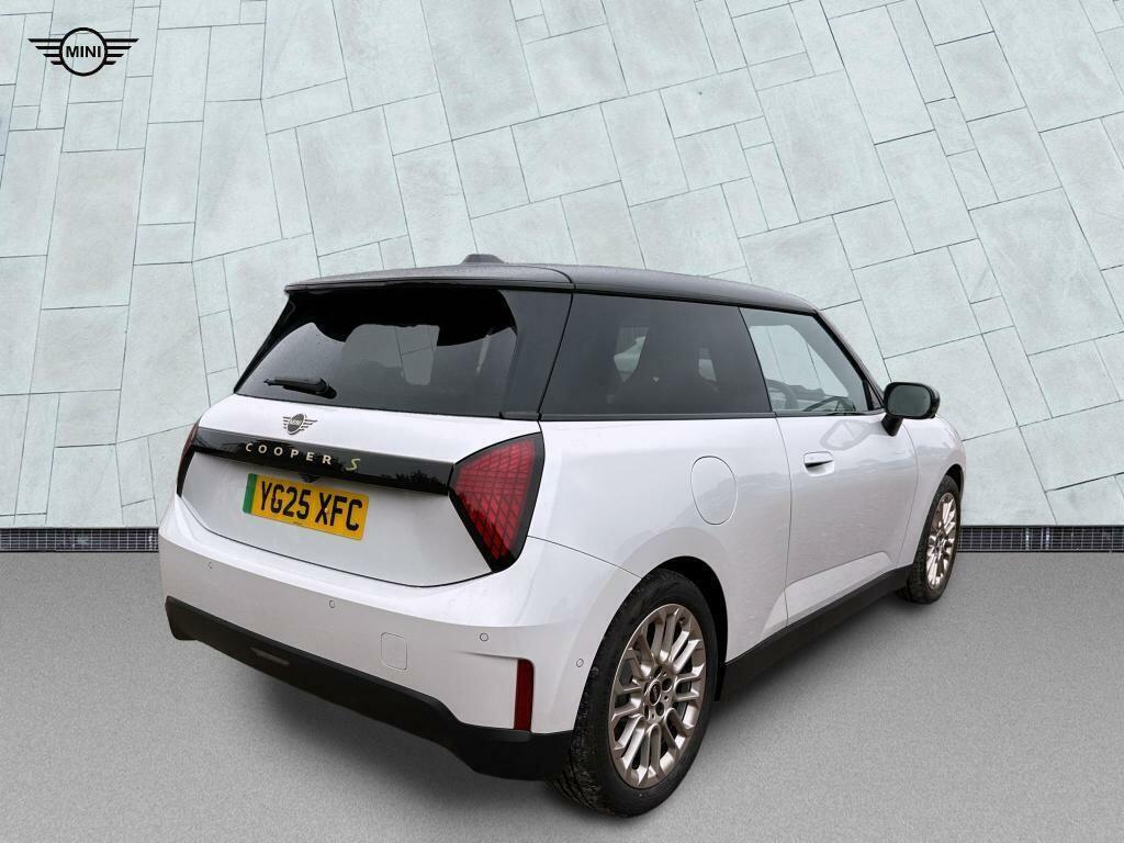Mini Hatch Se 54.2Kwh Exclusive Hatchback White #4