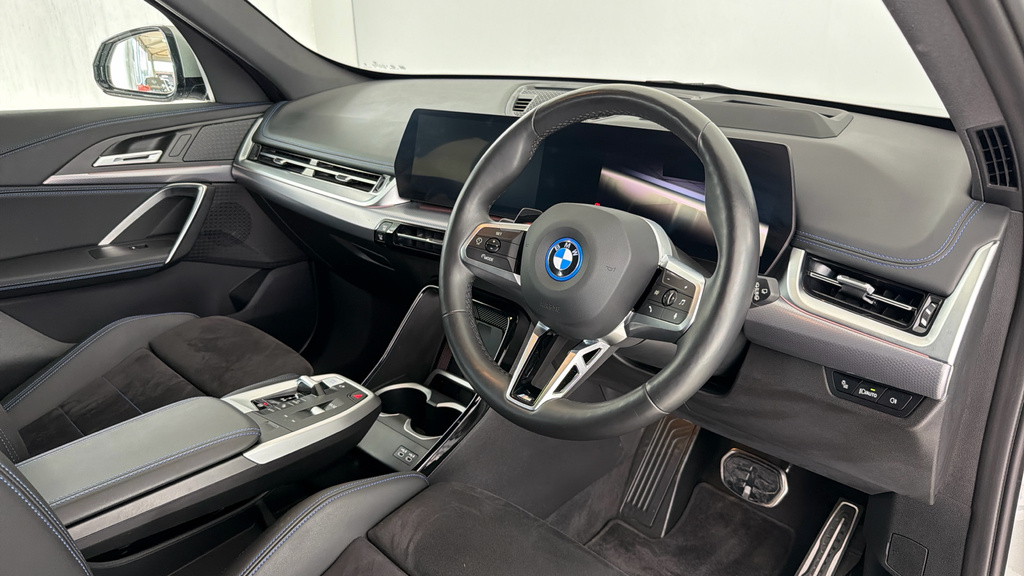 BMW iX1 30 66.5Kwh M Sport Suv Xdrive 1 SD73VPJ Silver #6