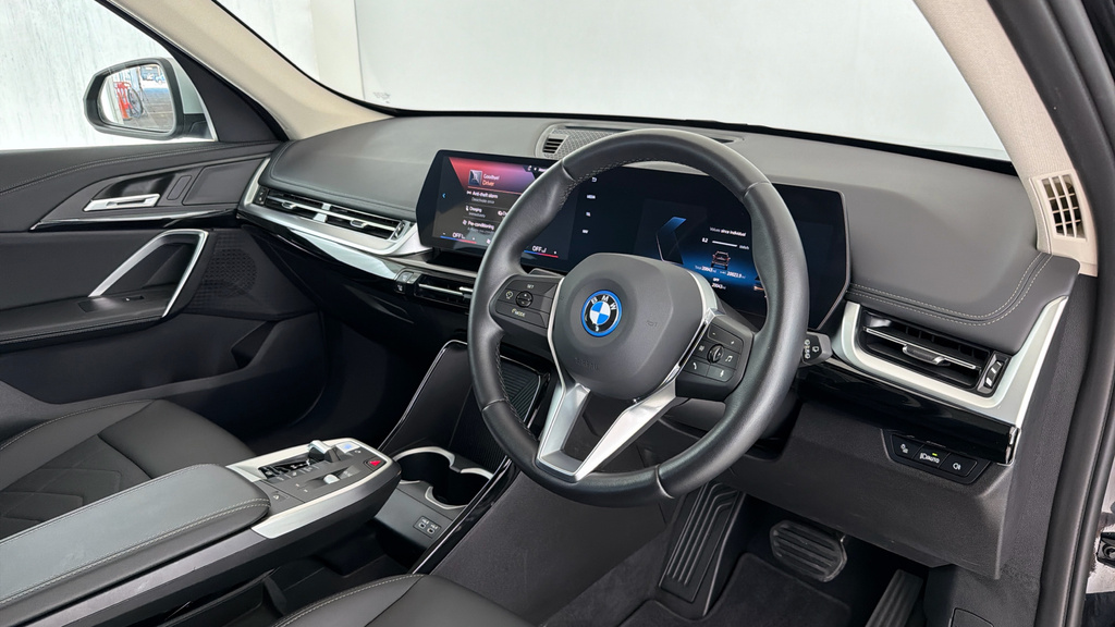 BMW iX1 30 66.5Kwh Xline Suv Xdrive 11K Black #6