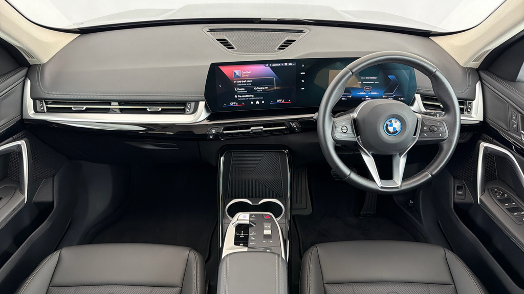BMW iX1 30 66.5Kwh Xline Suv Xdrive 11K Black #4