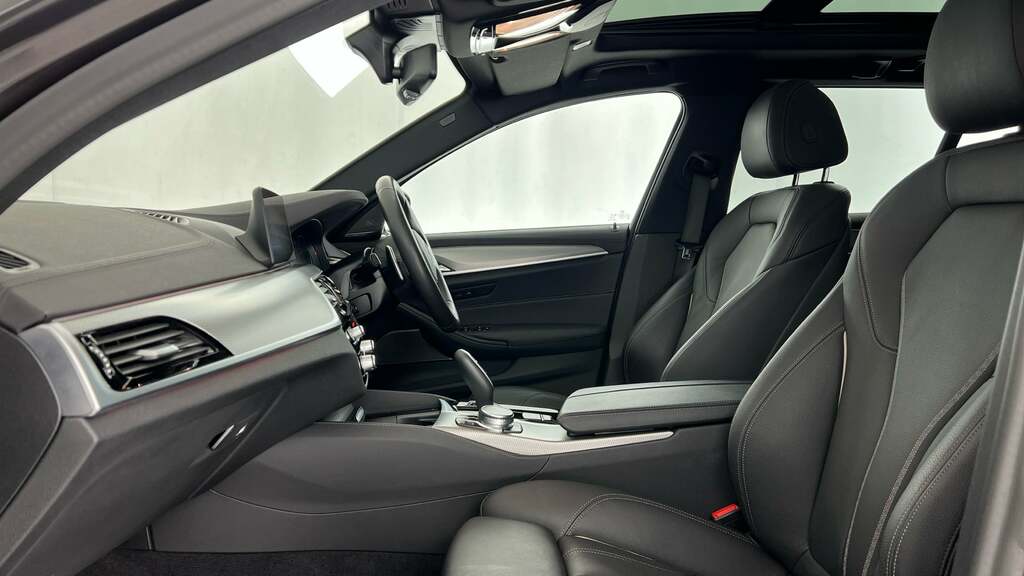 BMW 5 Series 520D Xdrive M Sport Black #24
