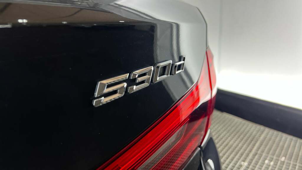 BMW 5 Series 520D Xdrive M Sport Black #31