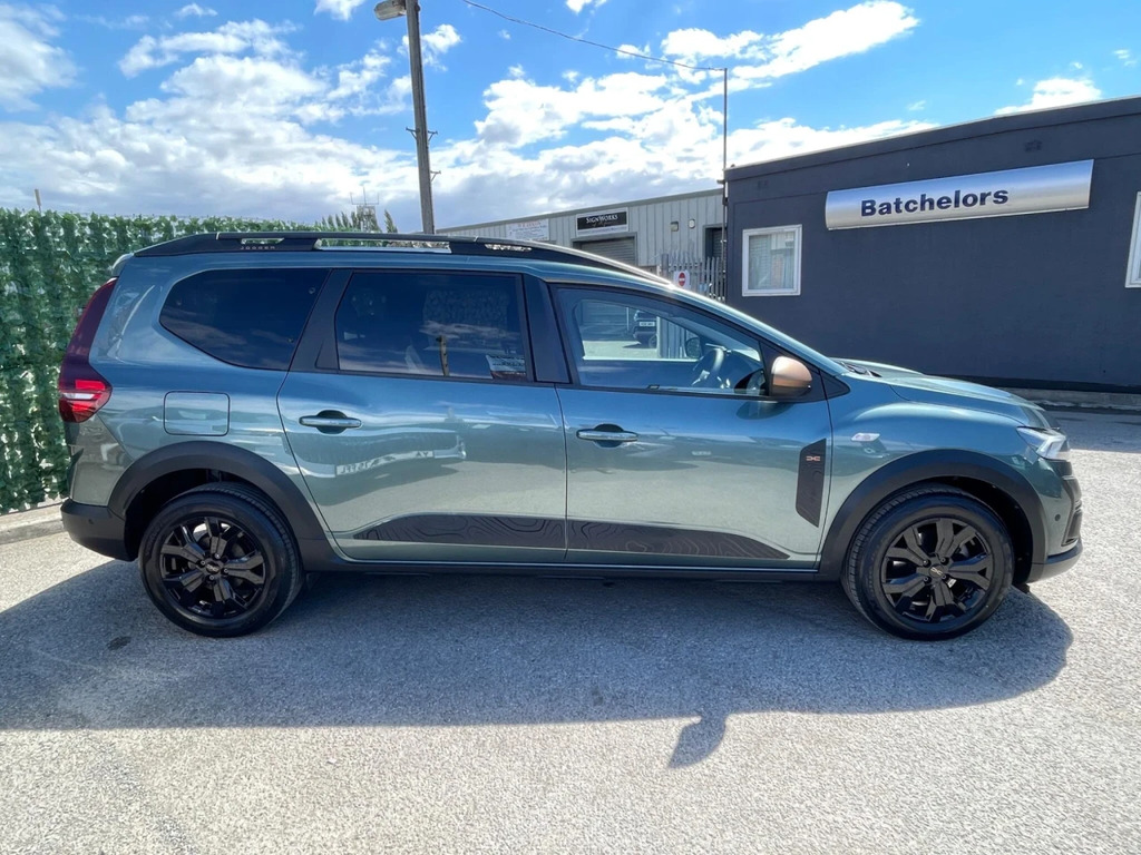 Dacia Jogger 1.0 Tce Extreme Euro 6 Ss GV24RWZ Green #6