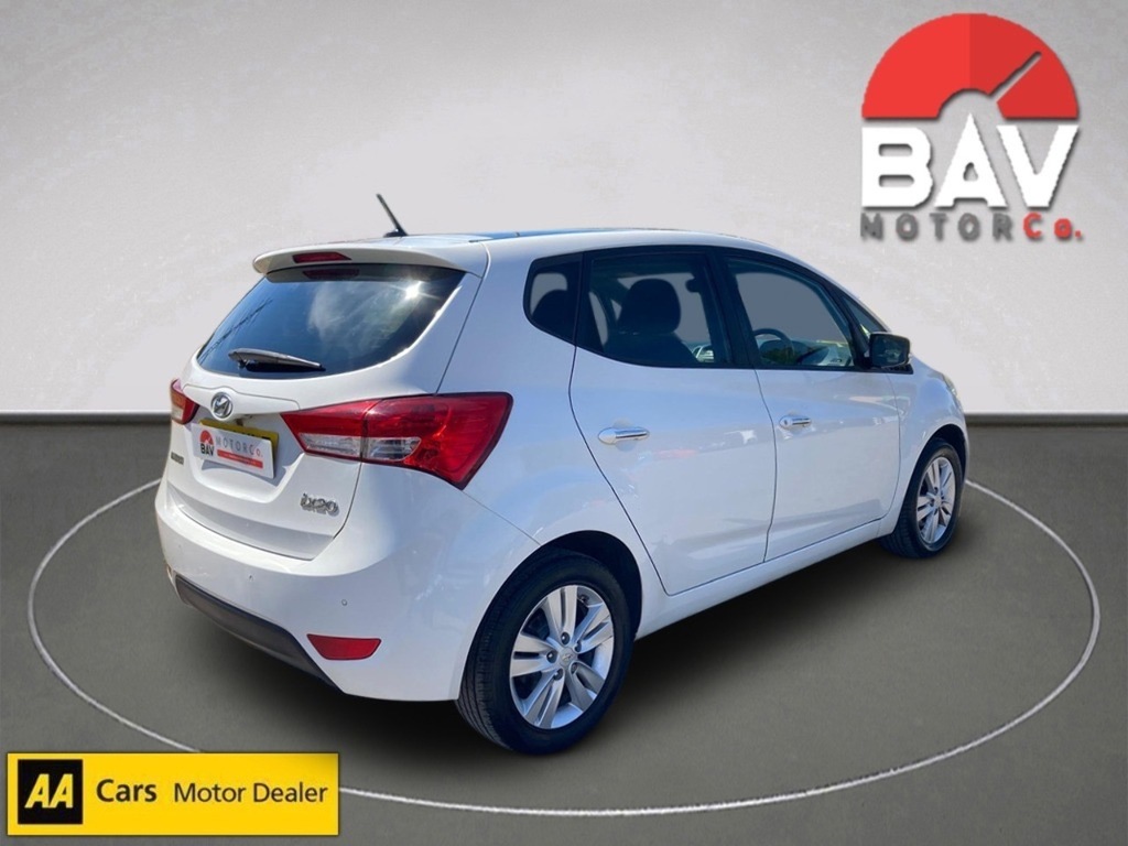 Hyundai Ix20 Style White #2