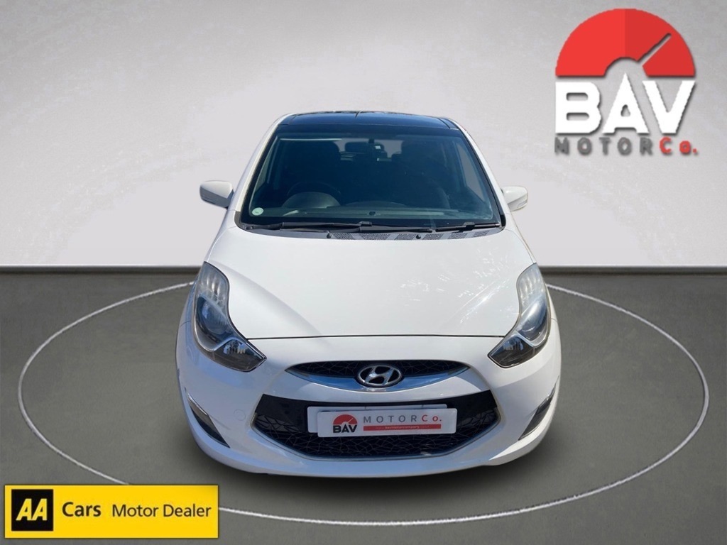 Hyundai Ix20 Style White #6