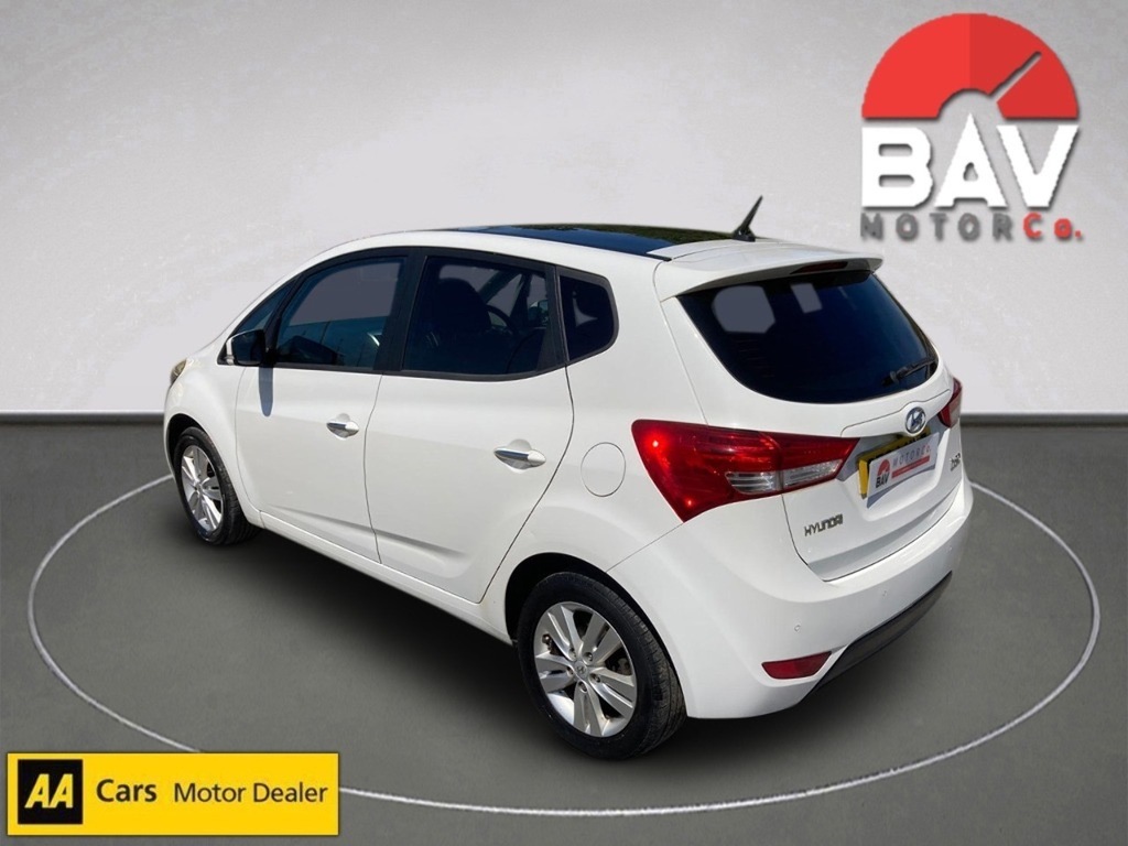 Hyundai Ix20 Style White #4