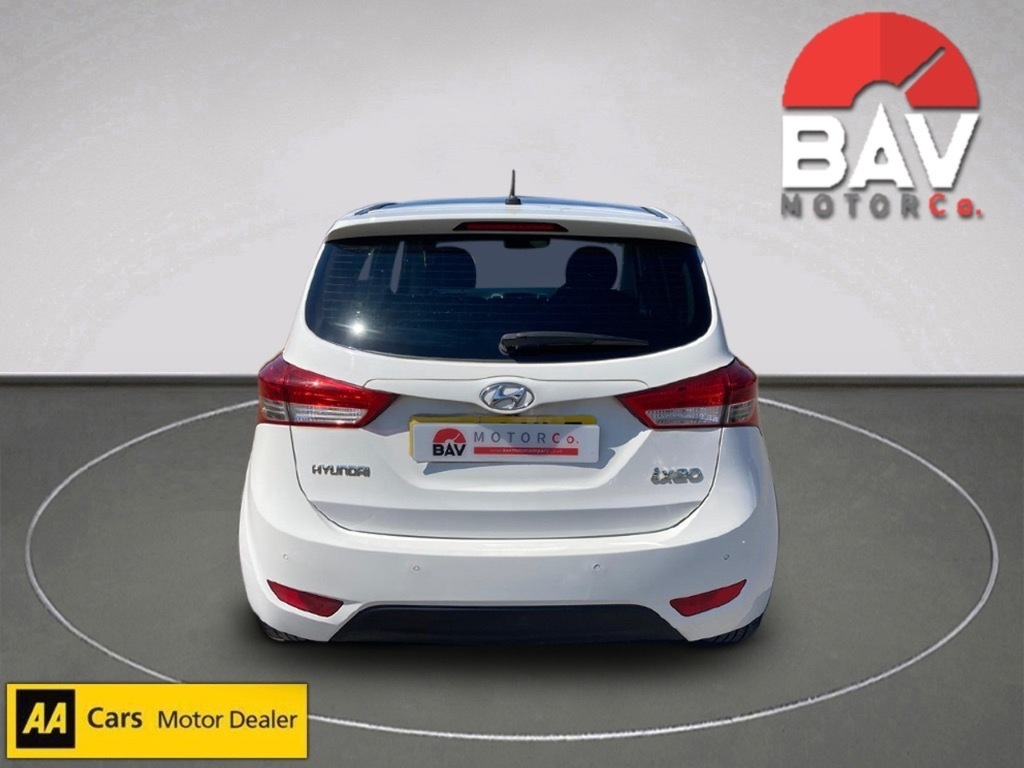 Hyundai Ix20 Style White #3