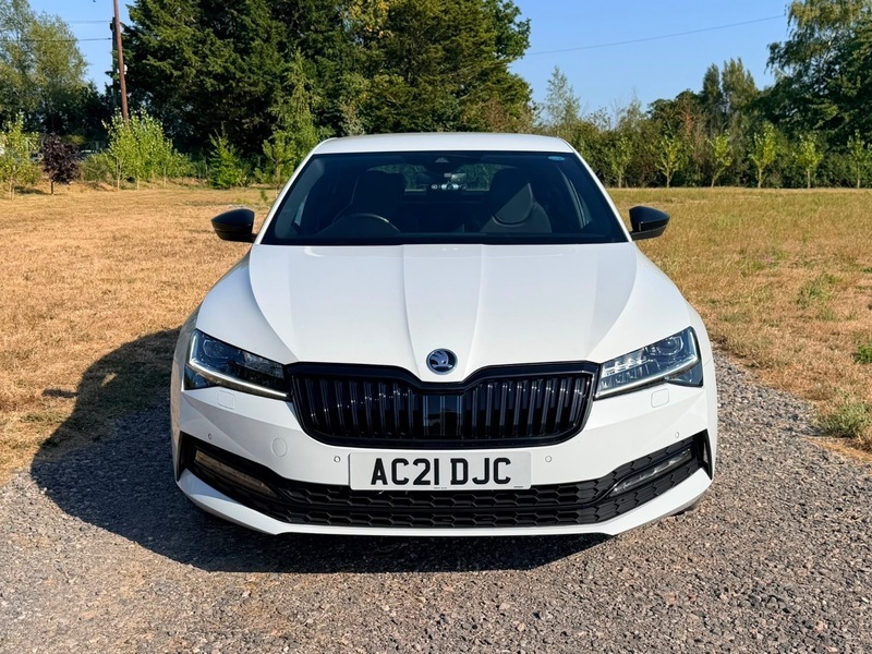 Skoda Superb 2.0 Tdi Sportline Plus White #2