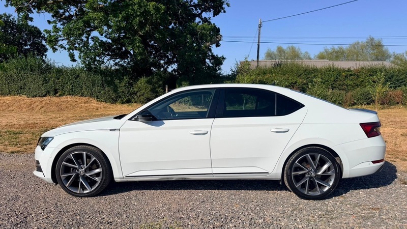 Skoda Superb 2.0 Tdi Sportline Plus White #4
