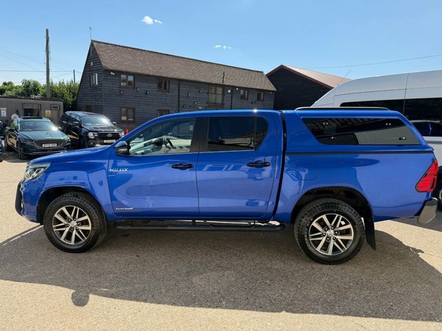 Toyota HILUX D-4d Invincible X Pickup Blue #2