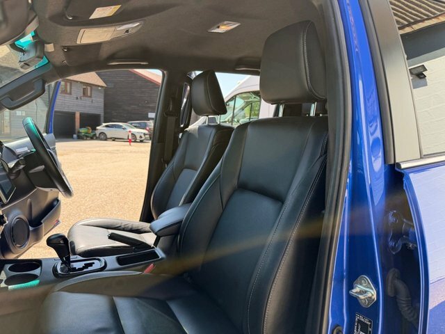 Toyota HILUX D-4d Invincible X Pickup Blue #3