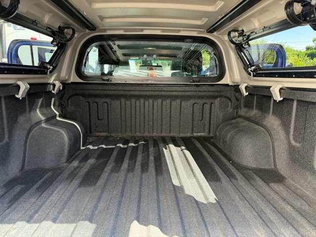 Toyota HILUX D-4d Invincible X Pickup Blue #5