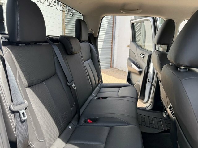 Nissan Navara Dci Tekna Pickup White #4