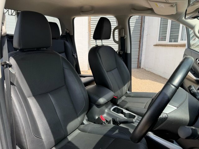 Nissan Navara Dci Tekna Pickup White #3