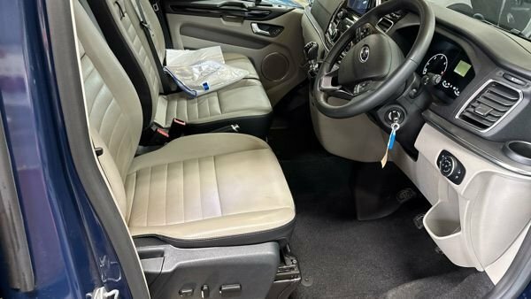Ford Tourneo Custom 320 Ecoblue Titanium Minibus Blue #2