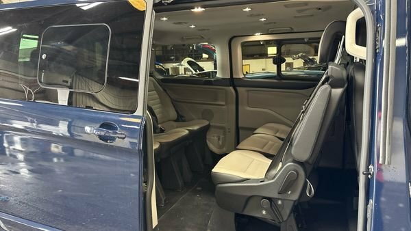 Ford Tourneo Custom 320 Ecoblue Titanium Minibus Blue #3